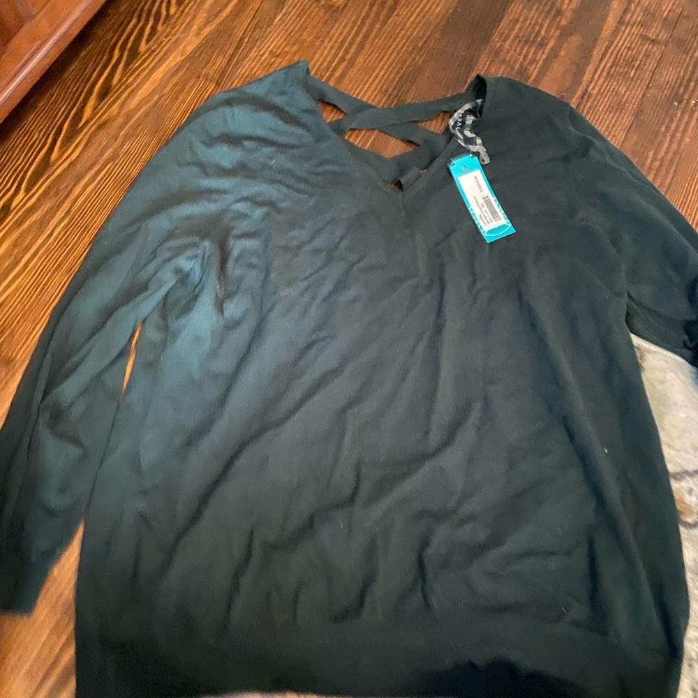Brand new with tags Love Ellie sweater, dark green color and is super soft! XXL
